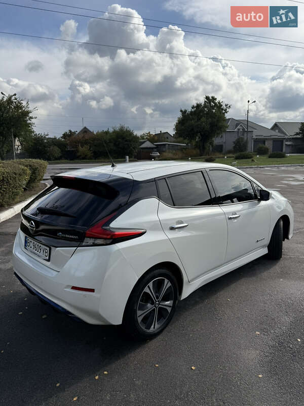 Хэтчбек Nissan Leaf 2019 в Каменском