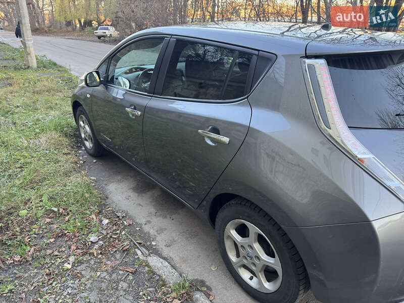 Хэтчбек Nissan Leaf 2014 в Ровно