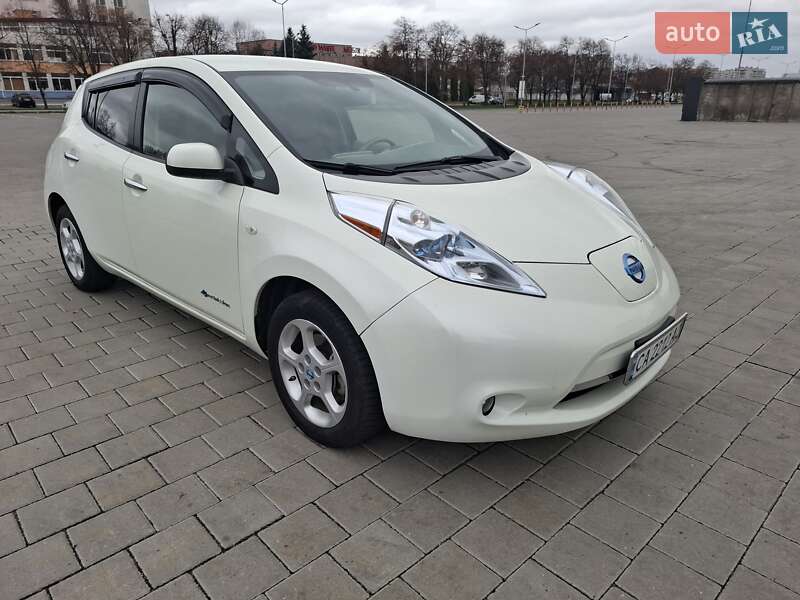 Хэтчбек Nissan Leaf 2012 в Черкассах