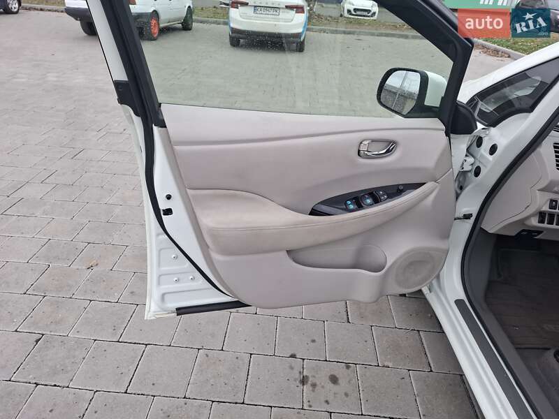 Хэтчбек Nissan Leaf 2012 в Черкассах
