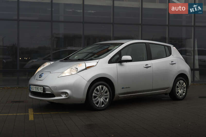 Хэтчбек Nissan Leaf 2015 в Ужгороде