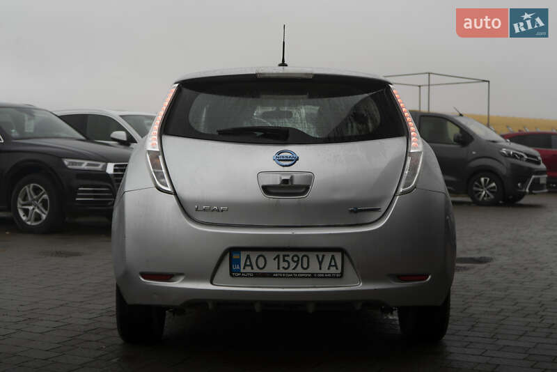 Хэтчбек Nissan Leaf 2015 в Ужгороде