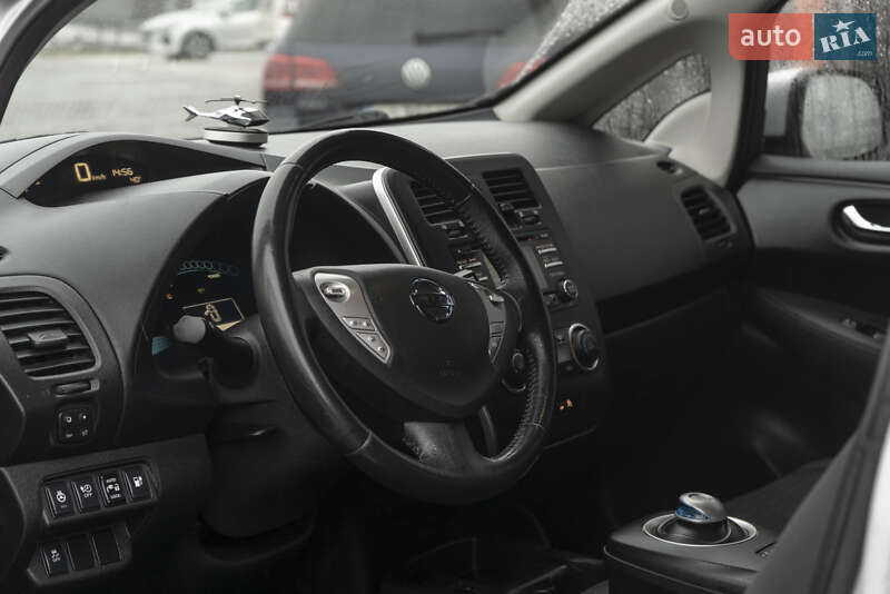 Хэтчбек Nissan Leaf 2015 в Ужгороде