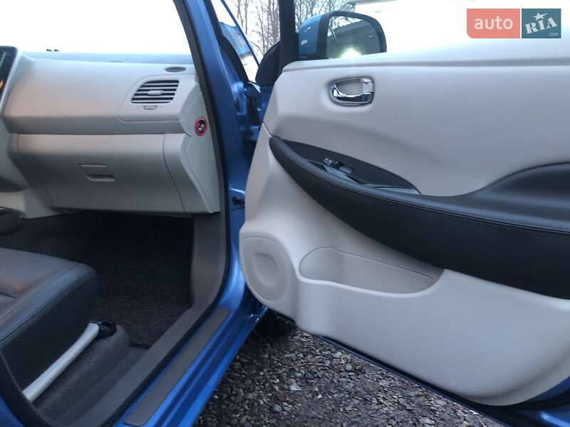 Хетчбек Nissan Leaf 2013 в Івано-Франківську