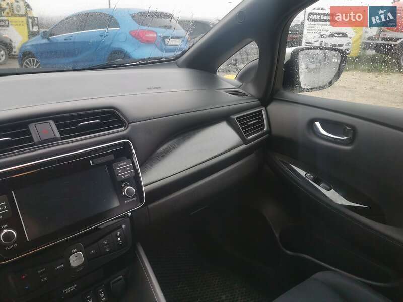 Хэтчбек Nissan Leaf 2017 в Каменец-Подольском