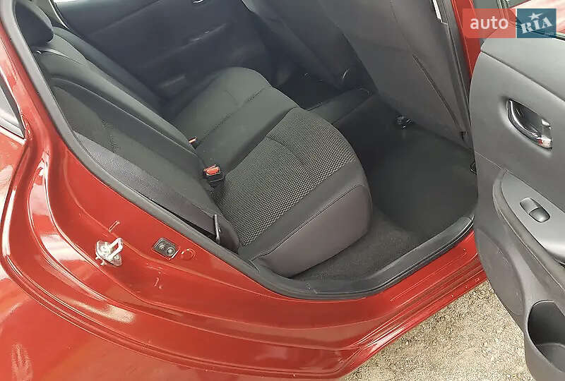 Хэтчбек Nissan Leaf 2014 в Днепре