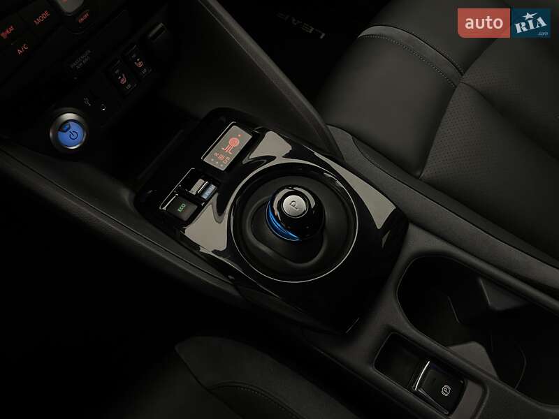 Хэтчбек Nissan Leaf 2018 в Киеве