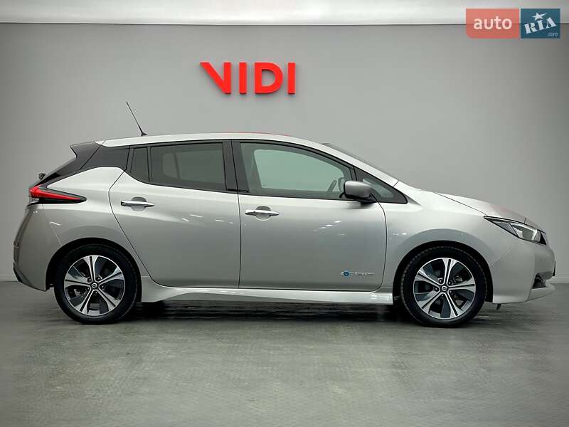 Хэтчбек Nissan Leaf 2018 в Киеве