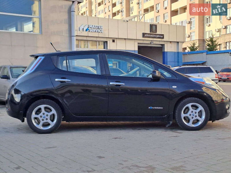 Хэтчбек Nissan Leaf 2011 в Одессе