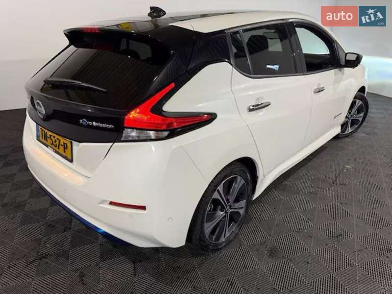 Хэтчбек Nissan Leaf 2018 в Днепре