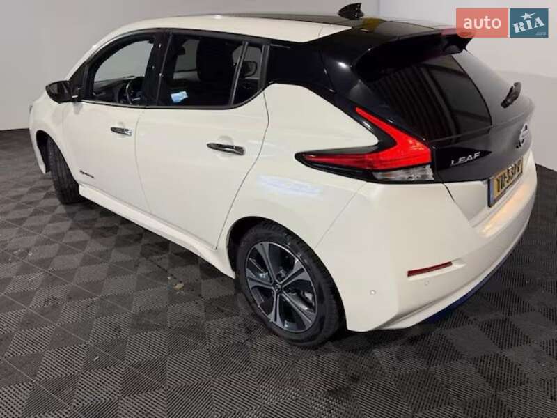 Хэтчбек Nissan Leaf 2018 в Днепре