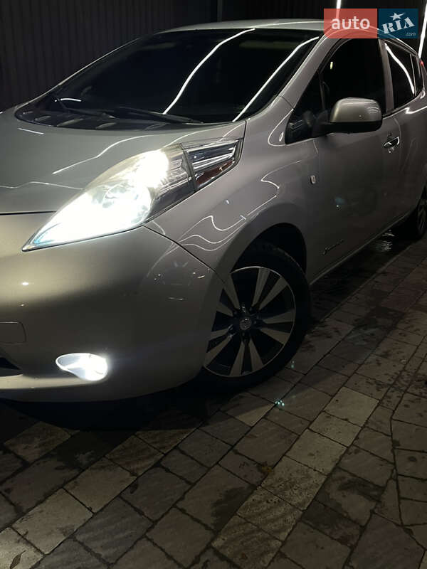 Хэтчбек Nissan Leaf 2014 в Ужгороде