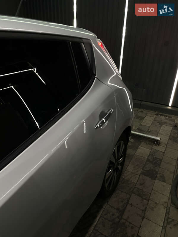 Хэтчбек Nissan Leaf 2014 в Ужгороде