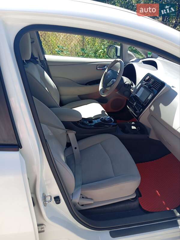 Хэтчбек Nissan Leaf 2012 в Ивано-Франковске