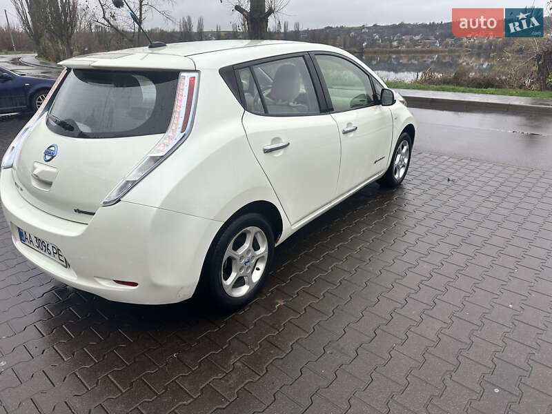 Хэтчбек Nissan Leaf 2012 в Капитановке