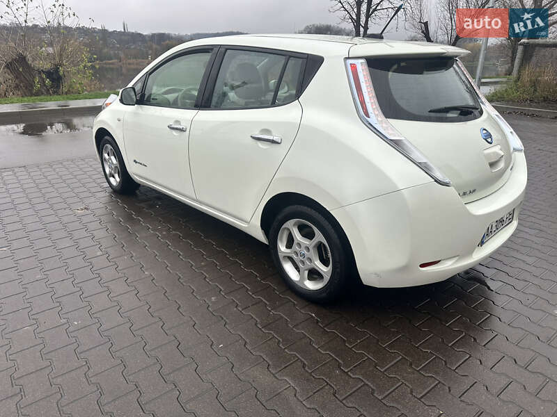 Хэтчбек Nissan Leaf 2012 в Капитановке