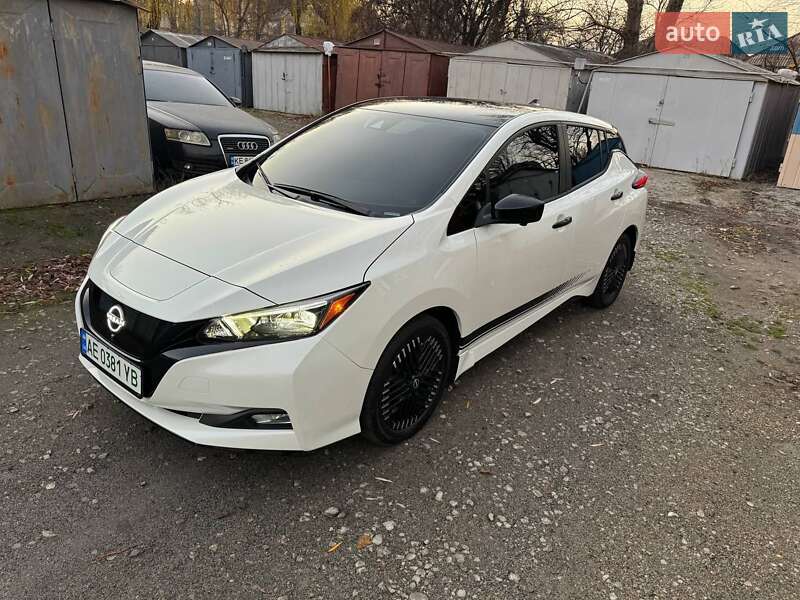 Хетчбек Nissan Leaf 2023 в Дніпрі