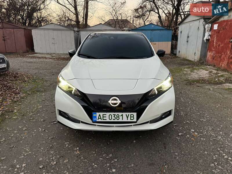 Хетчбек Nissan Leaf 2023 в Дніпрі