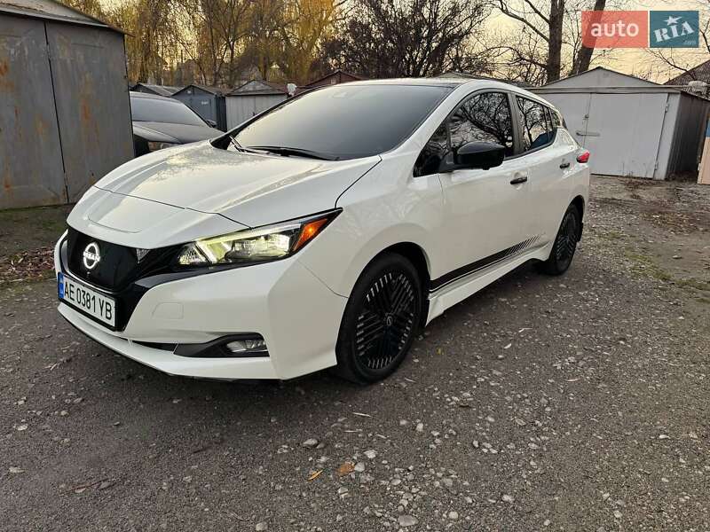Хетчбек Nissan Leaf 2023 в Дніпрі