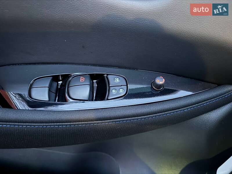 Хетчбек Nissan Leaf 2023 в Дніпрі