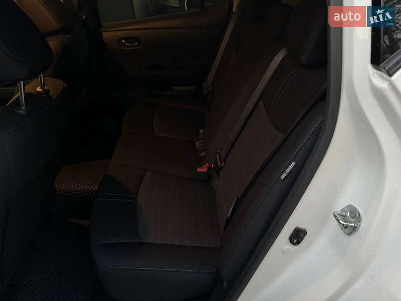 Хетчбек Nissan Leaf 2023 в Дніпрі