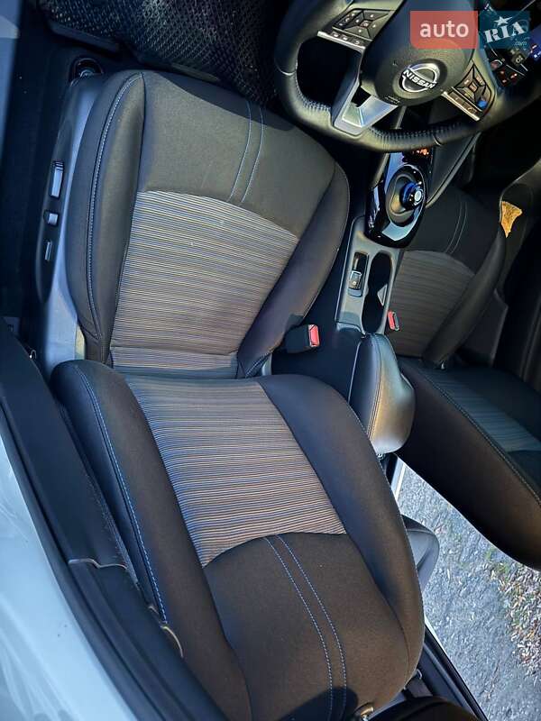 Хетчбек Nissan Leaf 2023 в Дніпрі