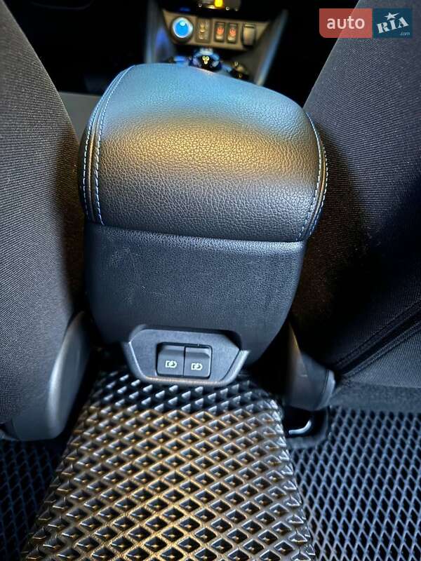 Хетчбек Nissan Leaf 2023 в Дніпрі