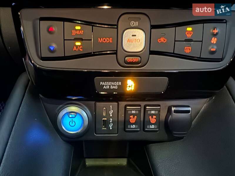 Хетчбек Nissan Leaf 2023 в Дніпрі
