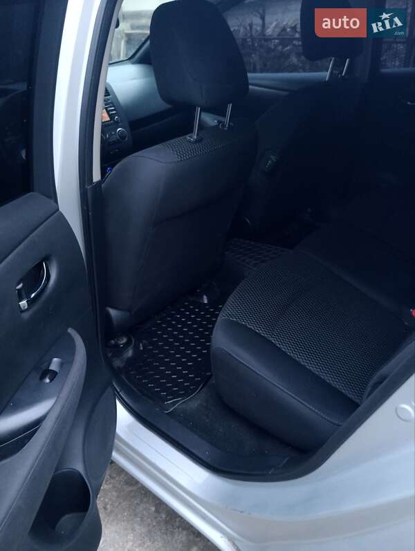 Хэтчбек Nissan Leaf 2013 в Каменец-Подольском фото 7 Хэтчбек Nissan Leaf 2013 в Каменец-Подольском