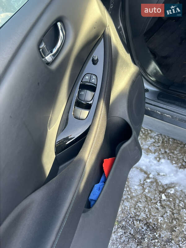 Хетчбек Nissan Leaf 2019 в Городку