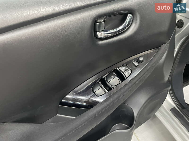 Хэтчбек Nissan Leaf 2013 в Стрые