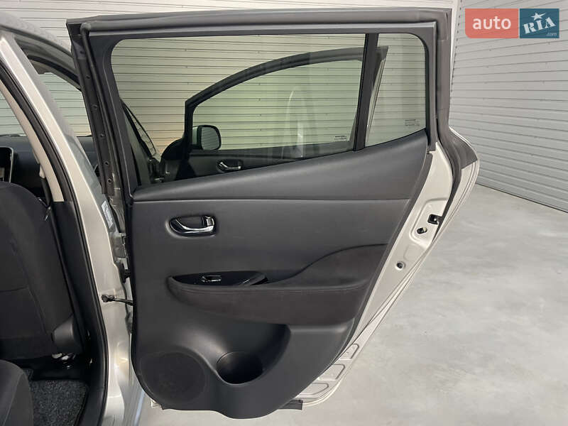 Хэтчбек Nissan Leaf 2013 в Стрые