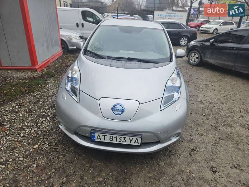 Хетчбек Nissan Leaf 2011 в Івано-Франківську