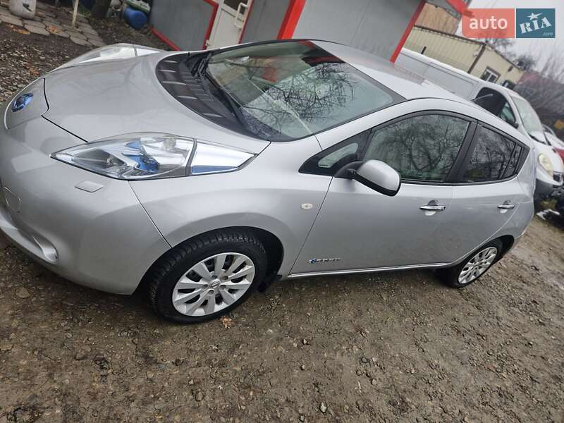 Хетчбек Nissan Leaf 2011 в Івано-Франківську