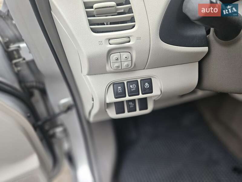 Хетчбек Nissan Leaf 2011 в Івано-Франківську