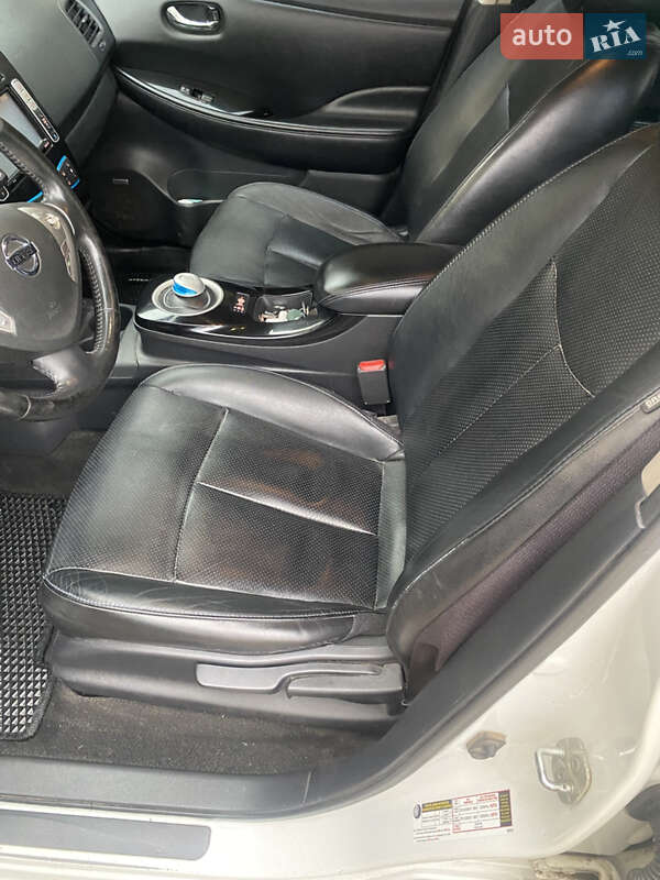 Хэтчбек Nissan Leaf 2014 в Хмельницком