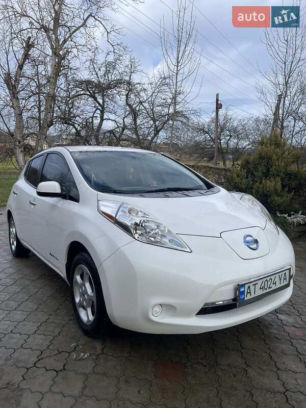 Хэтчбек Nissan Leaf 2014 в Надворной