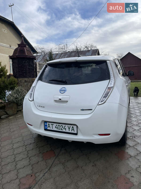 Хэтчбек Nissan Leaf 2014 в Надворной