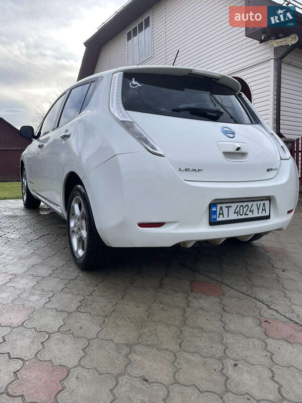 Хэтчбек Nissan Leaf 2014 в Надворной
