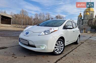 Хетчбек Nissan Leaf 2016 в Дніпрі
