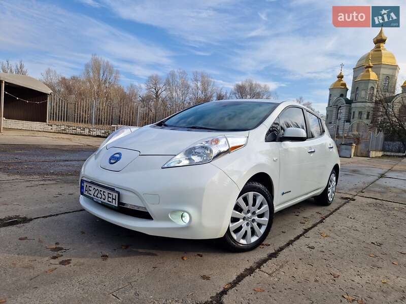 Хэтчбек Nissan Leaf 2016 в Днепре