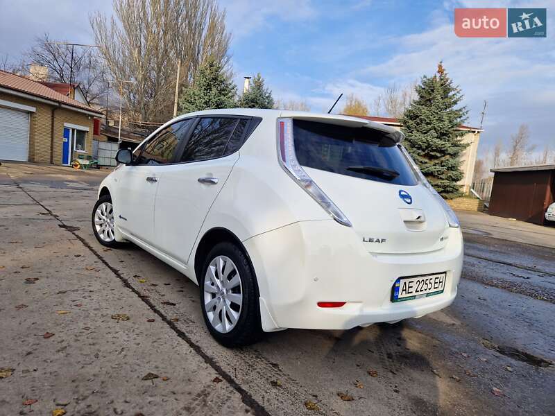 Хэтчбек Nissan Leaf 2016 в Днепре