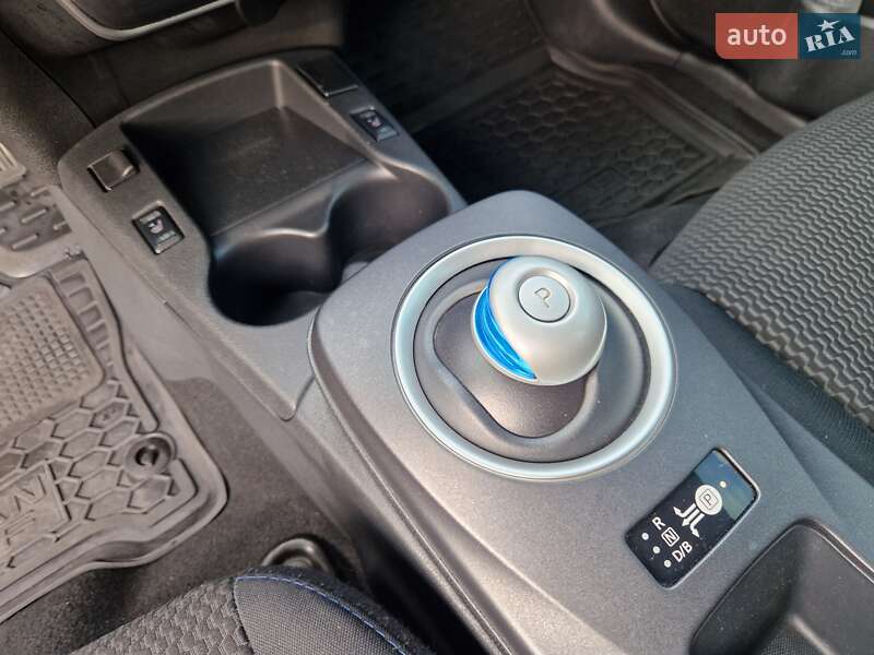 Хэтчбек Nissan Leaf 2016 в Днепре