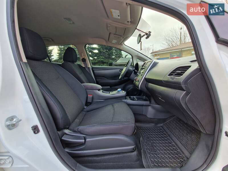 Хэтчбек Nissan Leaf 2016 в Днепре