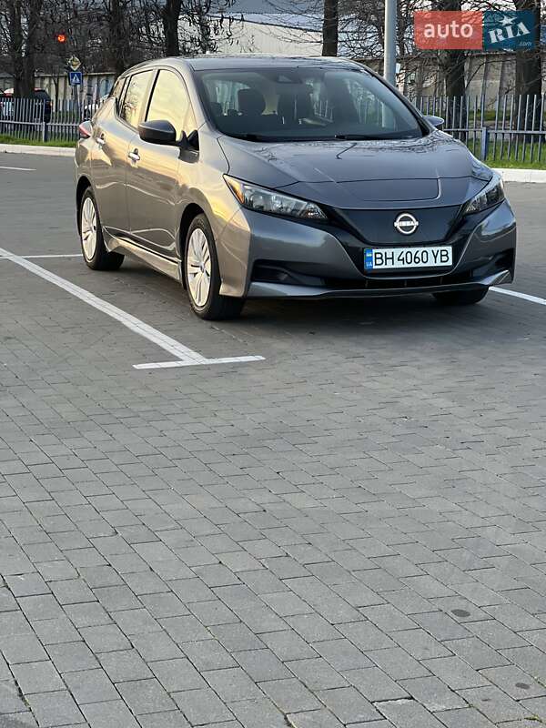 Хэтчбек Nissan Leaf 2023 в Одессе