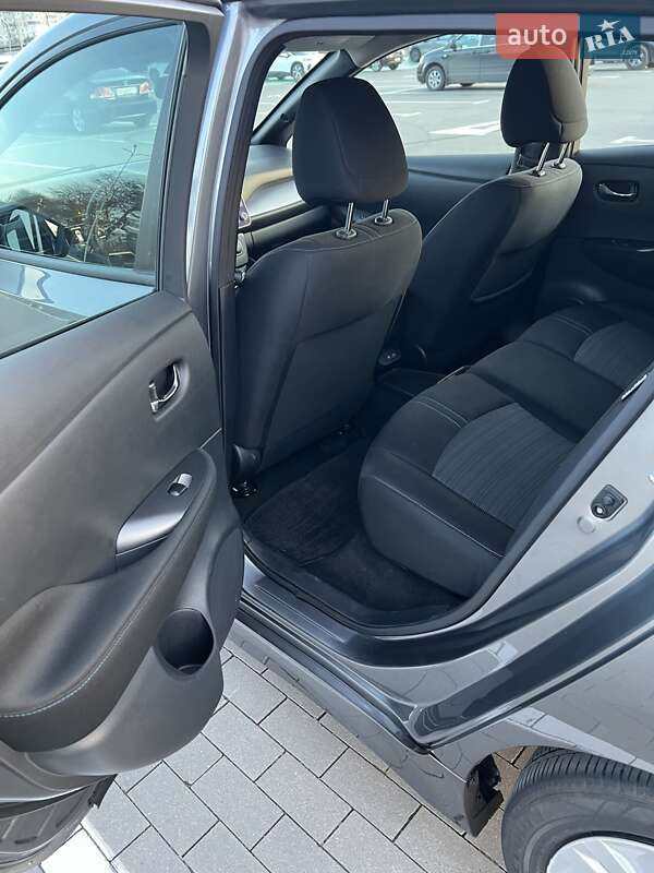 Хэтчбек Nissan Leaf 2023 в Одессе