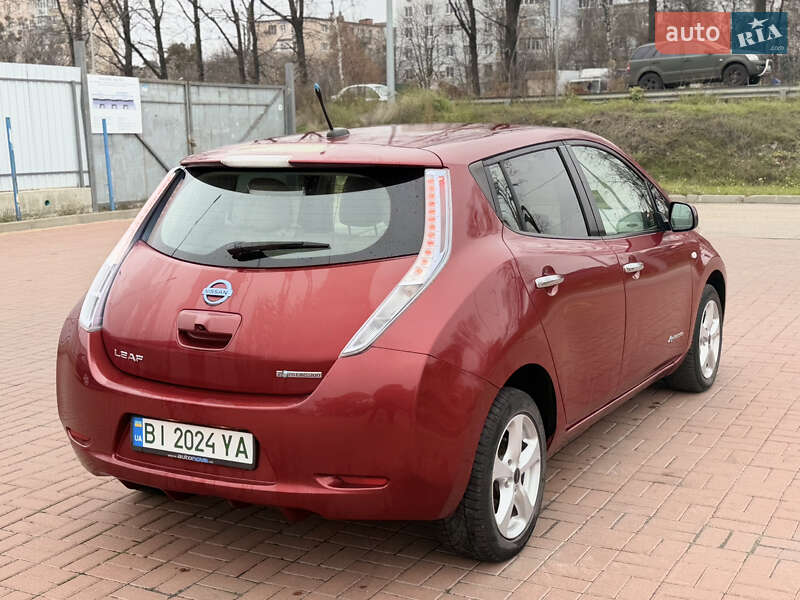 Хэтчбек Nissan Leaf 2011 в Полтаве