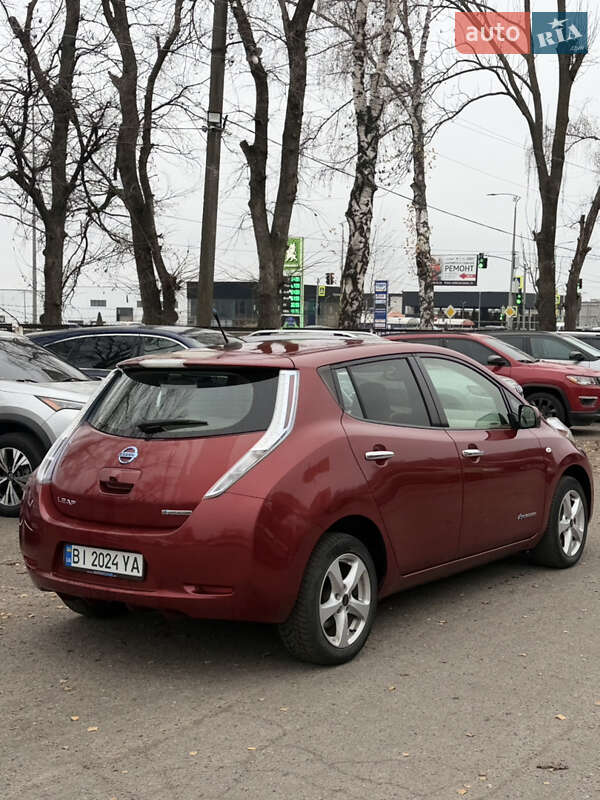 Хэтчбек Nissan Leaf 2011 в Полтаве