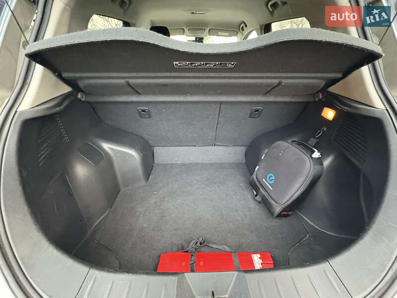 Хэтчбек Nissan Leaf 2013 в Луцке