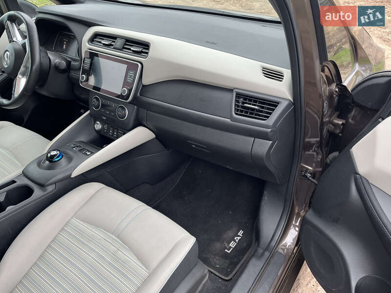 Хэтчбек Nissan Leaf 2021 в Бродах